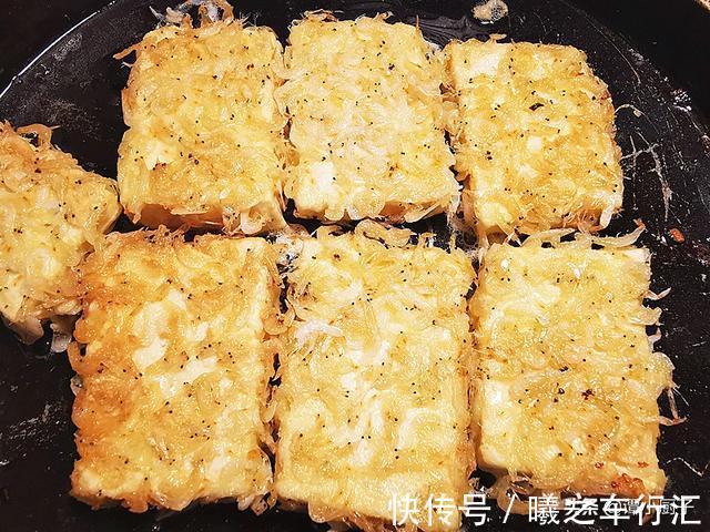 虾皮|一块豆腐,一把虾皮,就能做出饭店的招牌菜,外酥里嫩,真馋人
