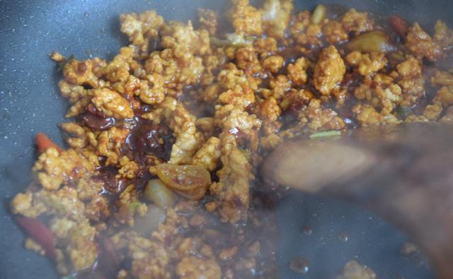 茄子此做法，鲜香解馋，儿子又多吃了一碗饭