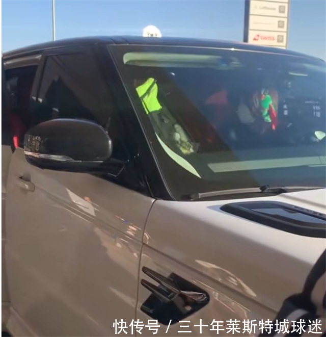 刘诗雯|国乒富婆!刘诗雯坐宝马X5抱狗回家,孙颖莎被百万路虎揽胜接驾