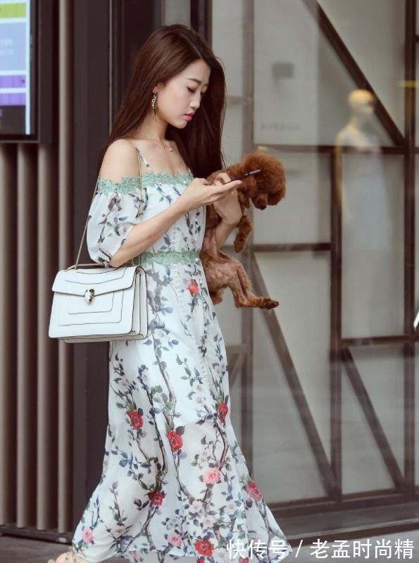 小姐姐|街拍:品味不俗的少妇,体态丰盈艳若桃李!