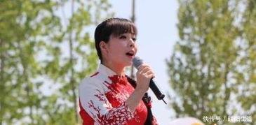 天差地别的王小丫和草帽姐一个低调无冕之王，一个浮夸遭人唾弃