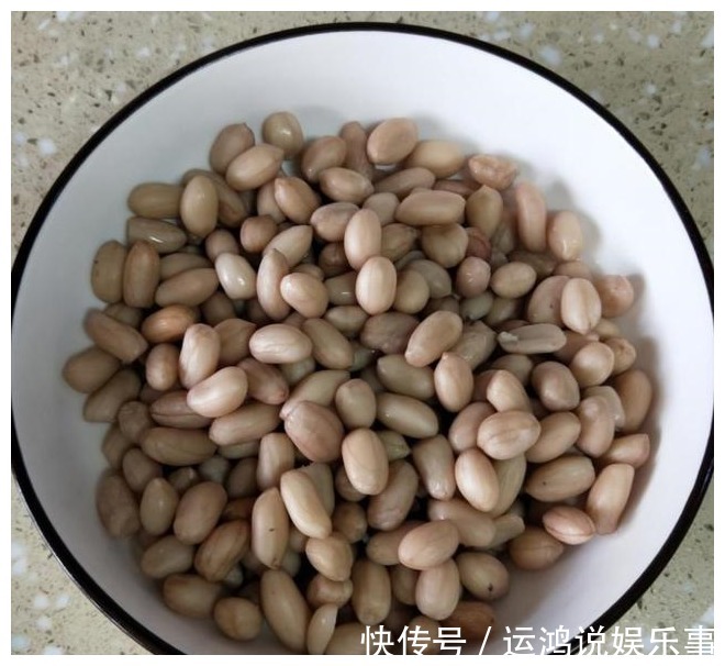 下酒菜|天热最爱凉拌菜,教你凉拌花生米,两分钟就学会,清淡爽口