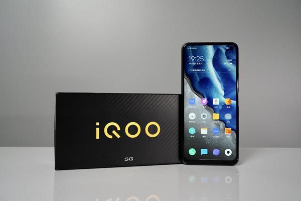 iQO|还不知道选？偷偷告诉你这些iQOO型号手机最值得买