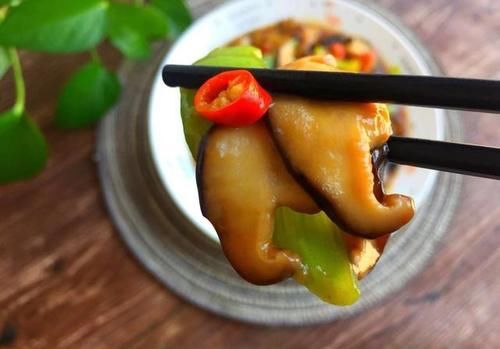  香菇好吃的做法，不放肉也鲜香浓郁，必须要多吃一碗米饭