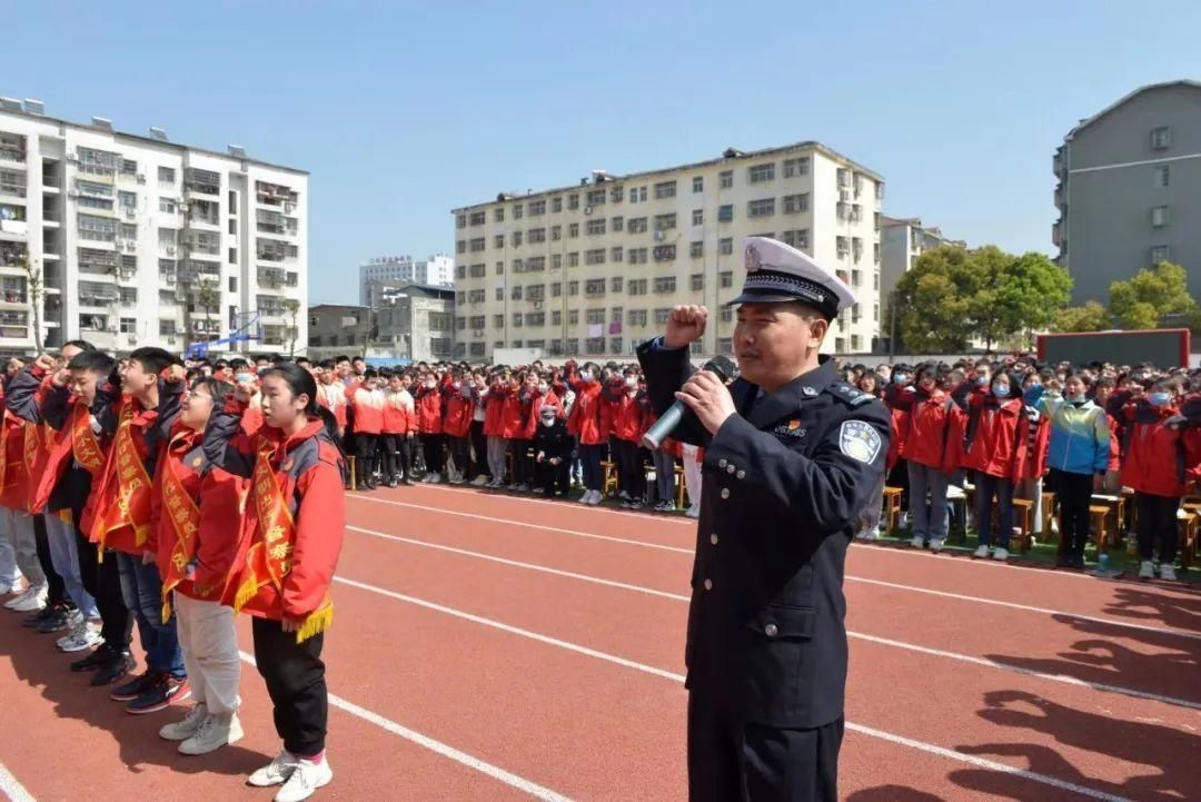 知危险会避险！宜城交警开展全国中小学生“安全教育日”主题活动