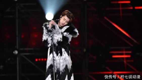 奔跑吧蔡徐坤涅槃重生，刚出道被压榨3年，年仅19岁惹上3.2亿官司