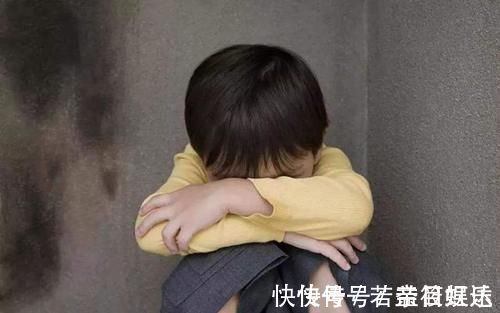 店员|孩子在超市里打碎一盒鸡蛋,店员要求10倍赔偿,母亲的做法被称赞