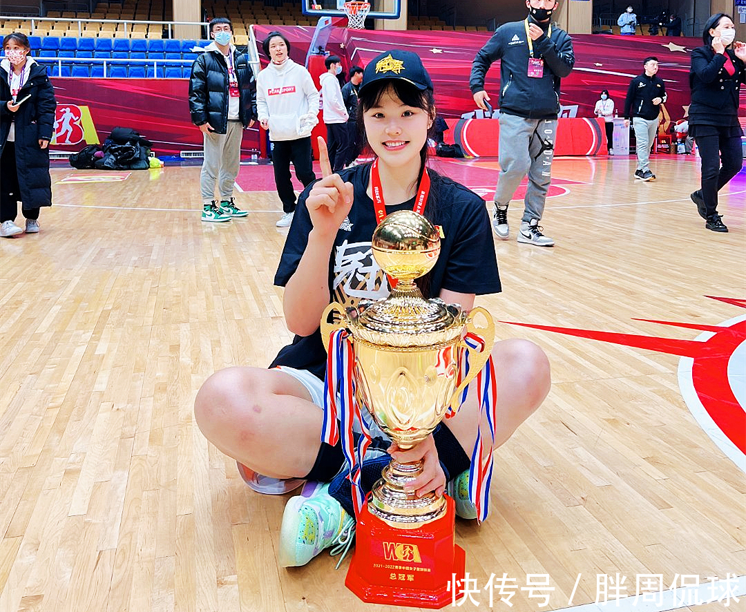 黄思静|37分32篮板!李月汝打爆总决赛,中国女篮大魔王率队三连冠