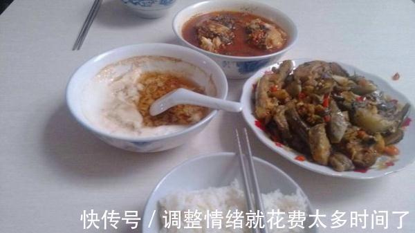 饭菜|“孩子他爸,咱家进了只熊”宝爸吓了一跳,赶到现场后却哭笑不得