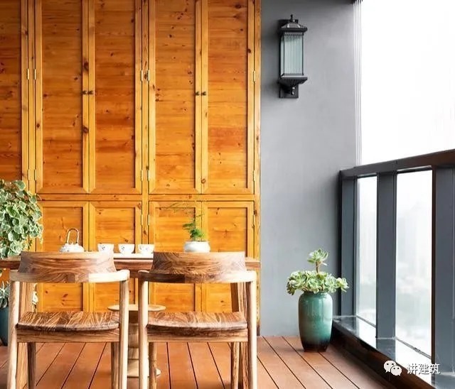 防腐木|阳台贴瓷砖的时代已过去,现在都这样装修,新颖实用,美爆了