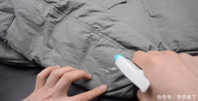 水洗|羽绒服脏了不用水洗,教你一个方法,比洗衣店洗的还干净,真好用