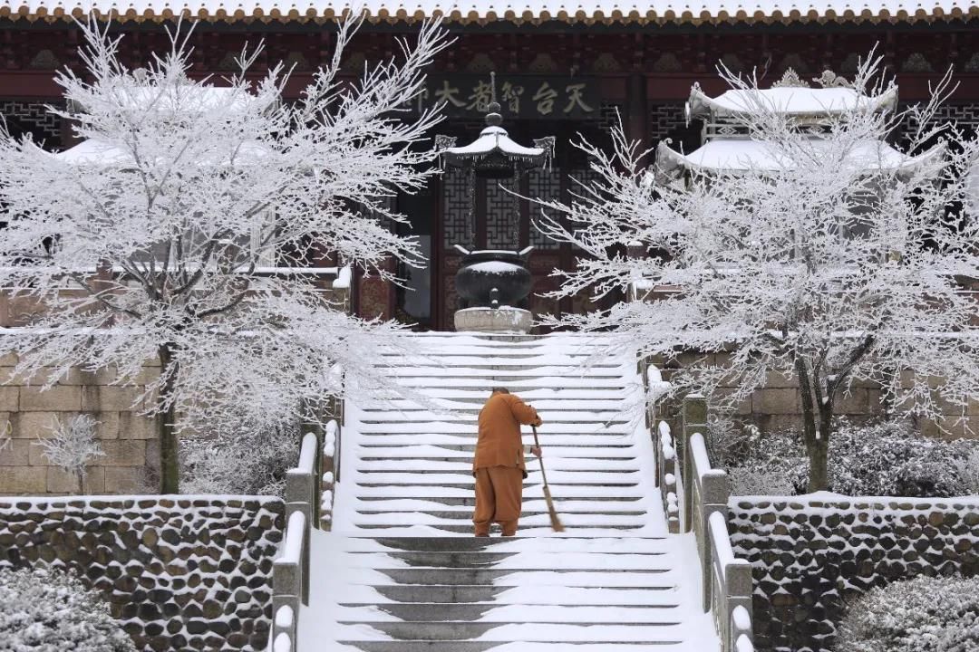 石梁美|一场初雪，天台石梁美成了画中仙~