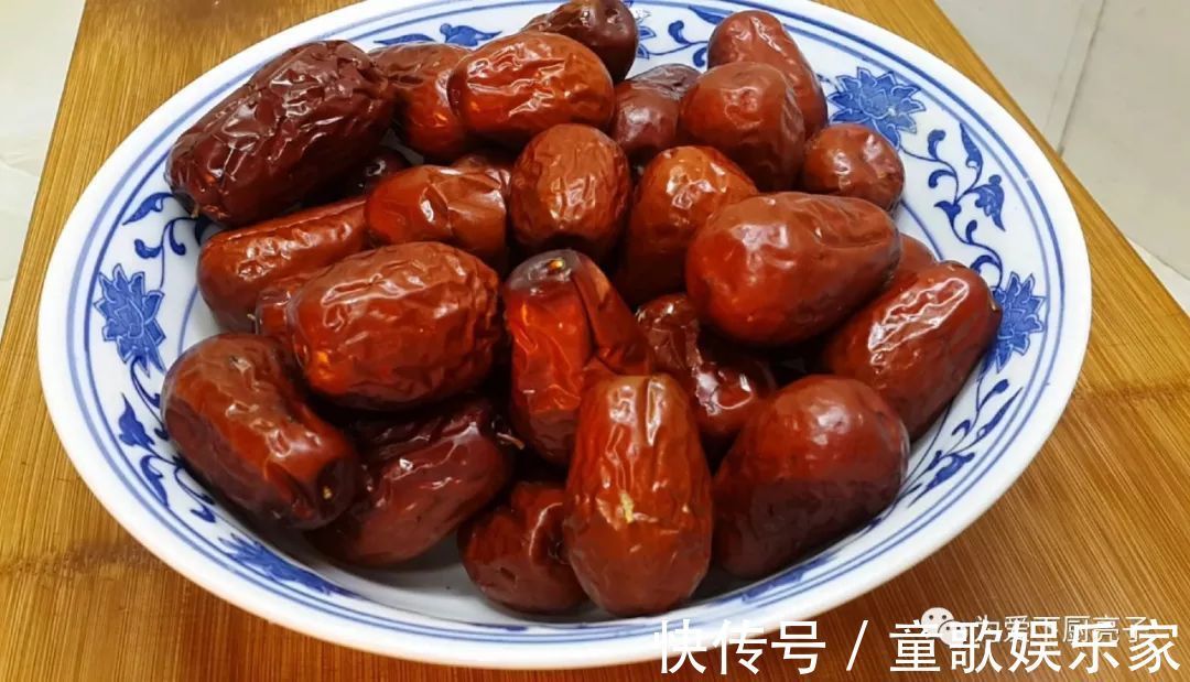 5个鸡蛋，1斤面粉，锅里一炒，做出创意小零食，比蛋糕好吃十倍