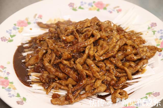 不管炒什么肉,都不要直接下锅炒,多加这一步,肉不粘锅更滑嫩