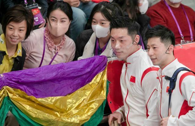 许昕|抢手!马龙许昕点燃球迷热情,国乒大满贯+跳水富婆也得抢票进场