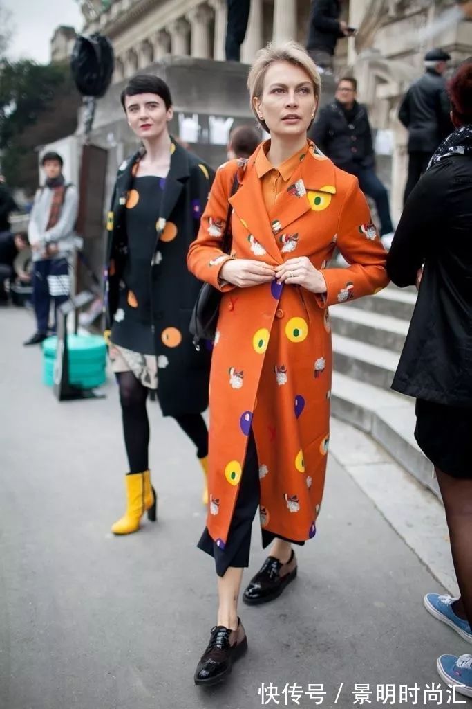 柑橘橙 这个能让冬季变得灵动有趣的颜色,只要穿对了,绝对是最吸睛穿搭