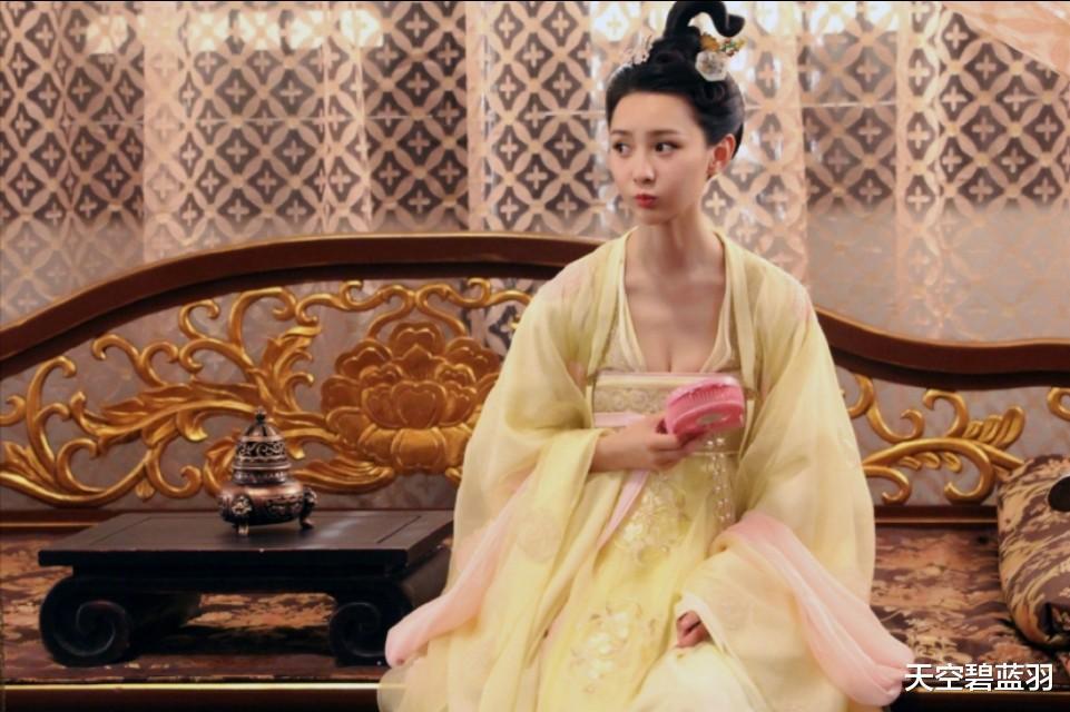 服饰@观汉服发展始终汉服热思潮兴起,实则体现了中国人的文化自信