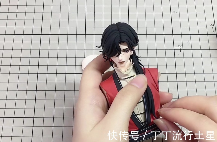 手办|大佬用“泥巴”捏出漫画版花城,手艺分女娲娘娘一半可好