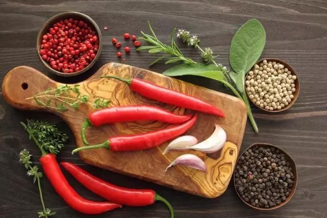 新生儿|孕妇吃辣，羊水会变辣吗关于孕期吃辣，你不知道的知识盲区