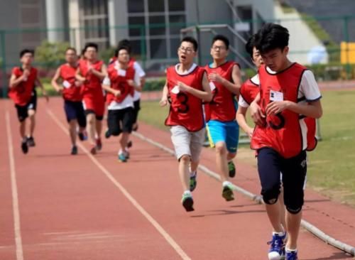 学生们|教育局下发通知，“体育”不纳入升学考试范围，初中生欢呼雀跃