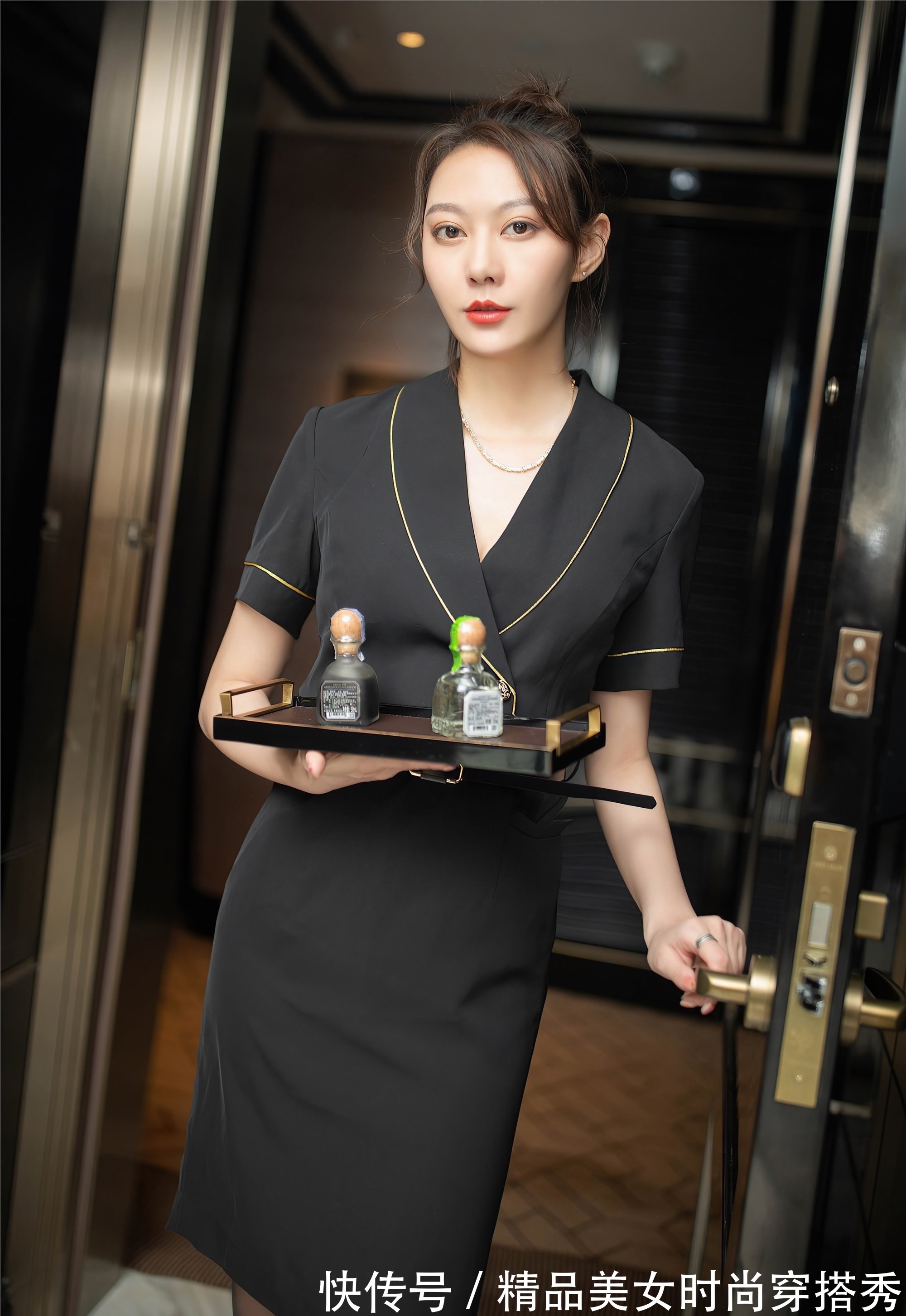 连衣裙|黑色工装连衣裙,时尚的西装领设计,魅力又减龄