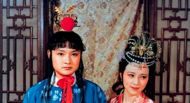 宝玉$红楼梦中,为何袭人会将醉酒的芳官放在宝玉身旁她到底有何目的!