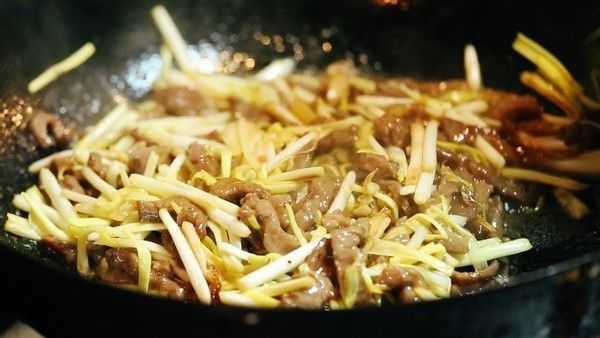  春节餐桌上的美味，牛肉的别样吃法，学会给家人做着吃