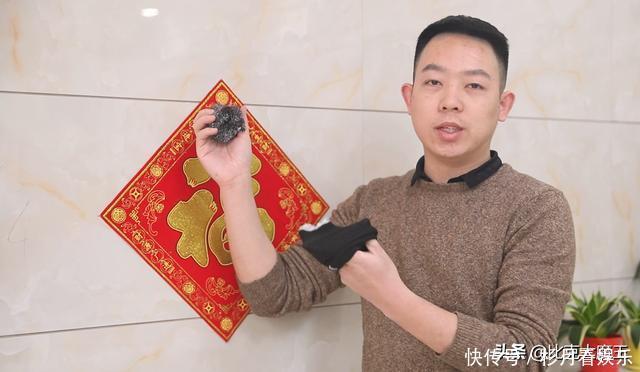 贴春联别再用胶带了,用一招轻松搞定,平整又牢固,看完能帮大忙