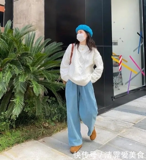 真正时髦的女人,入冬都少不了一件“白色毛衣”,简单搭配就很美