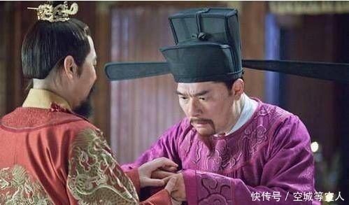 上烧|皇帝故意在宰相衣服上烧个洞，一年后发现洞还在，下令打开国库