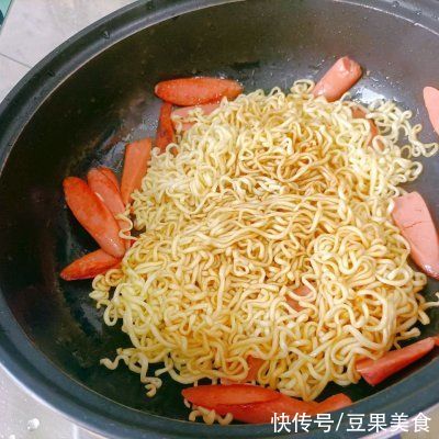 秘密|饭店大厨说漏嘴的秘密，酱油炒面这样做才好吃