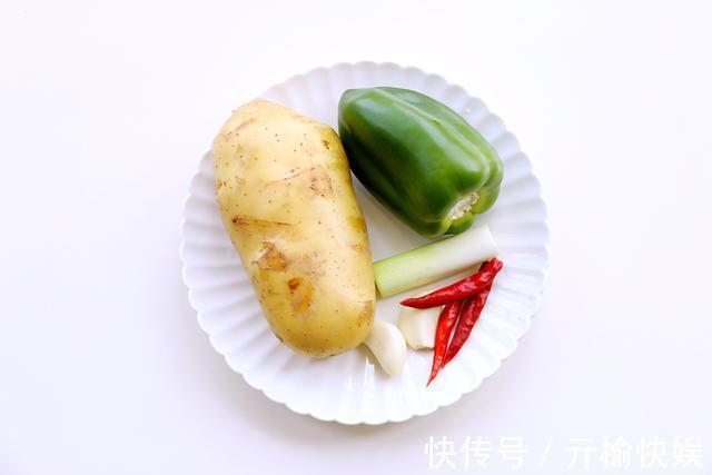 青红椒|既是菜又是饭,土豆换个做法,十元不到,全家吃饱又吃好