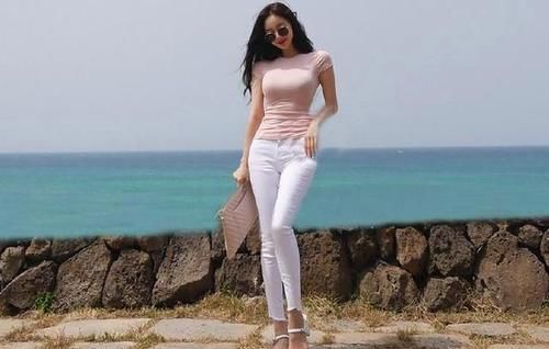 时尚|不论裤子长短,穿上紧身牛仔裤的美女们,都显得时尚性感!