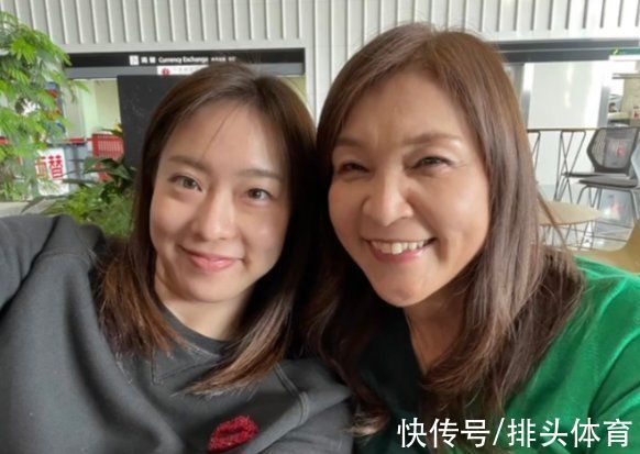休斯顿|石川佳纯又晒自拍!握拳给自己加油,笑容甜美,下半区避开陈梦