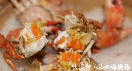 蒸螃蟹有讲究,冷水热水差别大,很多人不懂,怪不得蟹黄不肥