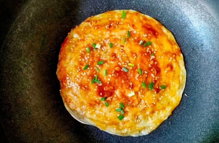 外面卖7元1斤的酱香饼自己在家做，外焦里嫩，真好吃