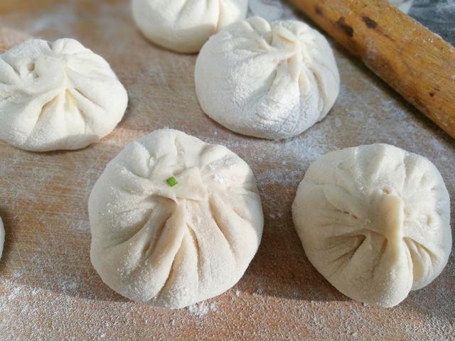 几乎没人用它做馅饼,比韭菜好吃,一次吃6个不够