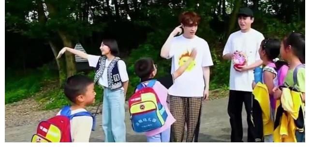 張藝興|搞事情？《向往》小朋友與吳亦凡撞名，張藝興反應(yīng)淡定，還問：你喜歡讀書嗎