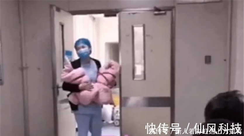 父母|护士报喜生了双胞胎儿子,宝爸听了拔腿就跑,网友:是我也得跑