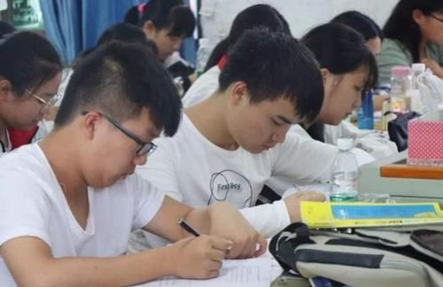 山西男孩刘艺峰2次高考超一本线，却坚持再复读，最后考了多少分