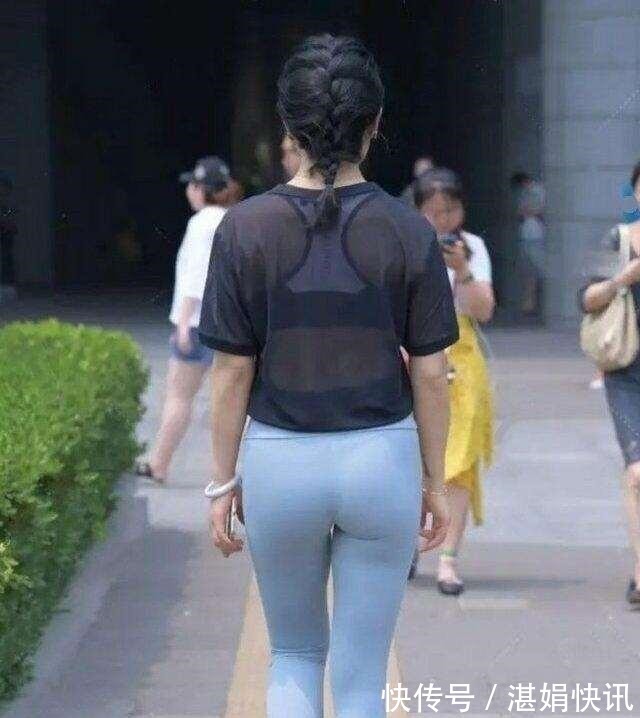 中性色 灰色打底裤搭配性感紫色上衣,走在时尚的前沿,更是火热无比!