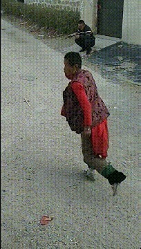 |搞笑GIF:这样的包饺机你没见过吧,包出来饺子非常匀称漂亮美观