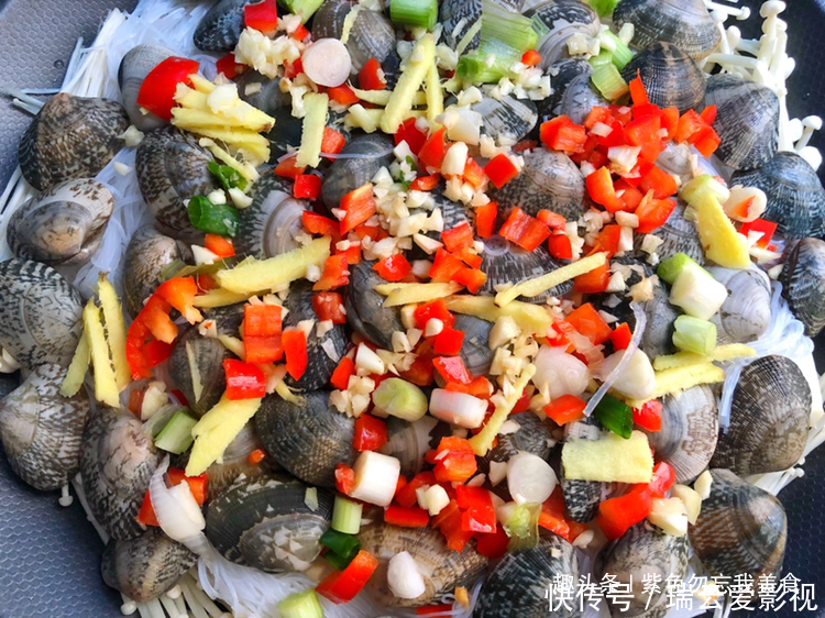 美味|花蛤最好吃的做法,不焯水不爆炒,肉质鲜嫩还美味,超解馋