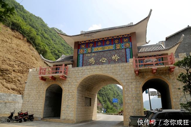 奇特|中国“奇特”山岭景区，地处三省交界之处，被誉为“自然国心”