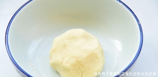 女神节,做一盘桃花酥送给妈妈,颜值高又美味,网友:女儿真贴心