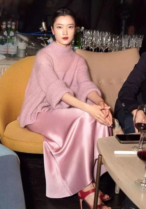 都年初五了还穿大红色？尝试这几种“衍生色”，避免单调更显高级