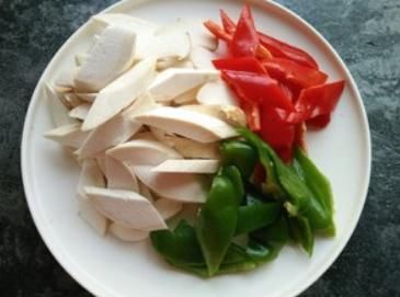 好吃不腻的杏鲍菇炒肉片,每一口香嫩爽滑,十分下饭