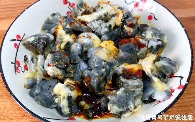 黑粉菌|它和玉米共生,农民见了头疼,城里人却当成美食,简单一蒸,真香