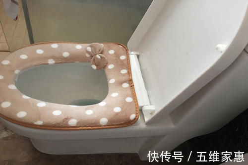 直肠|坐着排便和蹲着排便，哪种方式更好？便秘的人，适合选哪种？