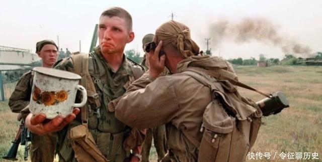 伞兵|俄军90名伞兵血战2500名叛军，84人阵亡6人重伤，普京下跪献花